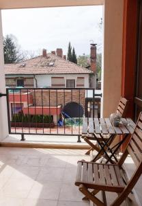 Superb 2 BDR Luxury Apt with POOL in Villa Mare