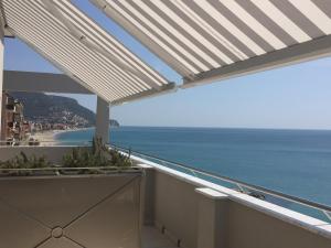 Deluxe Doppelzimmer mit Balkon und Meerblick