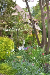 B&B / Chambres d'hotes Le Clos Fleuri : Chambre Double ou Lits Jumeaux Supérieure - Vue sur Jardin