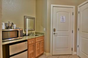 Unit 411B 1Bd 1Ba Efficiency Condo Condo