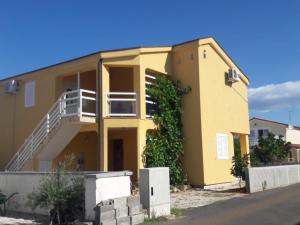 Apartments Baotic Vir