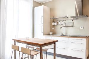 One-Bedroom Apartment room in Delightful a Few Steps From Port