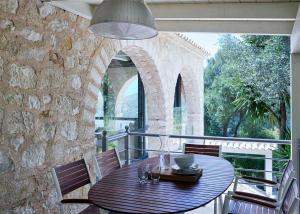 Villa Ioli- Beachfront Luxury Residence