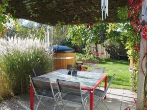 Maisons de vacances Quaint Holiday Home in Saint Quirin with hot tub nice view : photos des chambres