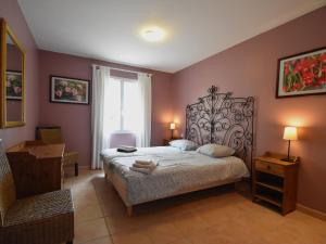 Villas Villa with air con heated pool bubble bath fenced garden and kids play equipment : photos des chambres