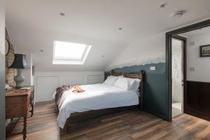 Courcy Road - 7 bedroom - sleeps up to 22