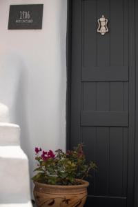 1906 White Cave Studio Santorini Greece
