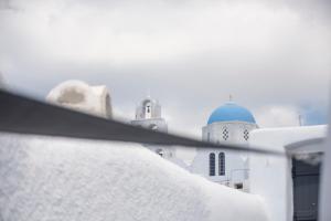 1906 White Cave Studio Santorini Greece