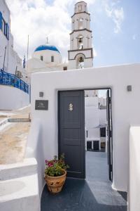 1906 White Cave Studio Santorini Greece