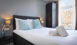 Small Double Room with Canal View room in NL Hotel District Leidseplein