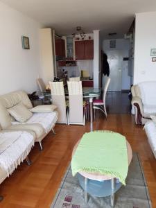Two-Bedroom Apartment room in Giovanna apartment