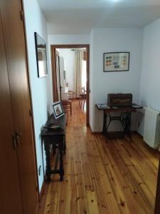 Pis Gran i Acollidor amb LLar de Foc, a Camprodon