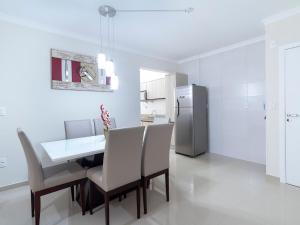 Apartamento com suíte para 6 pessoas – Bombas