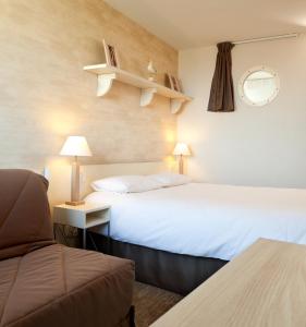 Hotels ibis Styles Ouistreham : Chambre Double Standard avec Canapé-Lit
