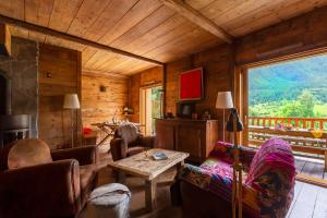 Appartements Le Refuge de Serre-Chevalier, dans un esprit chalet, commune de Le Monetier-les-Bains : photos des chambres