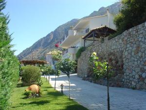 Lunali Verga Kalamata