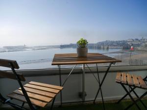 Appartements UN BALCON SUR LA MER, ACCES DIRECT A LA PLAGE : photos des chambres