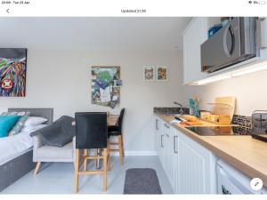 The Studio Castlerock with Hot Tub
