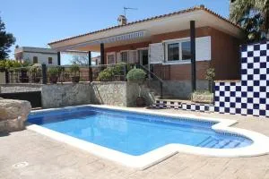 Chalet con piscina privada en zona tranquila de Cambrils - Montroig