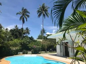 White House Near The Beach - Hua Thanon Beach