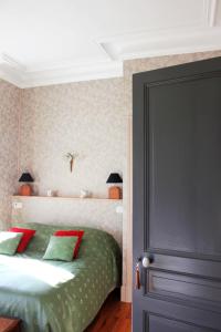 B&B / Chambres d'hotes Chateau du Gerfaut : Chambre Lit Queen-Size - Vue sur Jardin