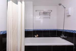 Phòng Deluxe Giường Đôi/2 Giường Đơn (Deluxe Double or Twin Room)