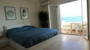 On the Beach (literally) stylish apartment with free P