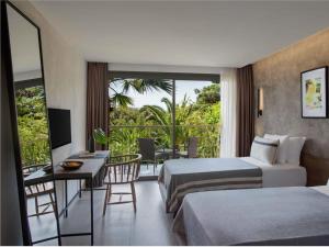 Family Connection with Garden View room in Club Marvy