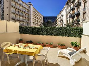 Nestor&Jeeves - LE FRANCE TERRASSE - Central - Very close sea