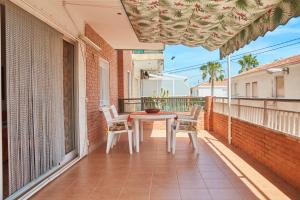 Große Sonnenterrasse, 200 Meter zum Strand...