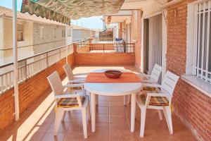 Große Sonnenterrasse, 200 Meter zum Strand...