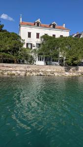 SeaFront Beach Apartment - DIRECTLY AT THE BEACH 