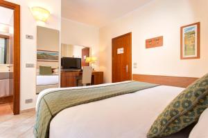 Small Double or Twin Room