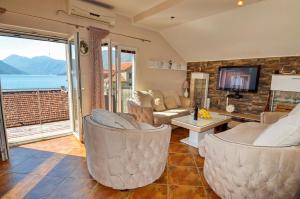 Luxury apartment with sea view A&B