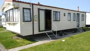 H&B Caravan on Marine Holiday Park - 拉尔