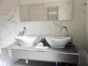 IL VIAGGIATORE VIA PIAVE