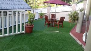 SHAY LYAH SELF CATERING