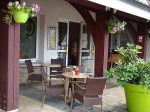 Hotels LOGIS Hotel Le Moulin Des Gardelles : photos des chambres