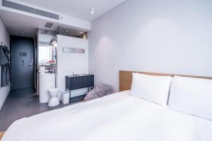 Phòng hướng trung tâm thành phố giường lớn (Downtown King Room)