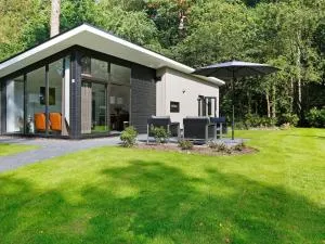 Designed Chalet with smart TV, next to forest - Lochem