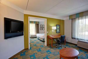 1 King Bed, Deluxe Suite, Non-Smoking room in La Quinta by Wyndham Winston-Salem