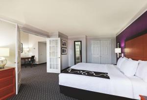 King Suite - Non-Smoking room in La Quinta Inn by Wyndham Odessa