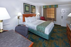 Queen Room room in La Quinta Inn by Wyndham Austin Oltorf