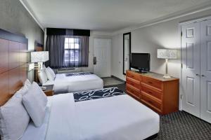 Queen Room with Two Queen Beds and Bath Tub with Grab Bars - Mobility Accessible/Non-Smoking room in La Quinta Inn by Wyndham Nashville South