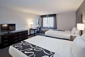 Double Room with Two Double Beds - Non-Smoking room in La Quinta Inn by Wyndham Fresno Yosemite