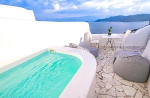 Lily Double Room with Hot Tub and Caldera View 