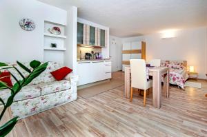 Apartments Figarola 