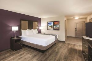 King Room - Mobility Access/Non-Smoking room in La Quinta by Wyndham Walker - Denham Springs
