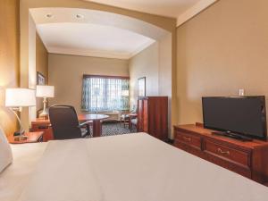 Deluxe King Suite - Non-Smoking room in La Quinta by Wyndham Deming