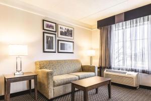 Suite room in La Quinta by Wyndham Alexandria Airport